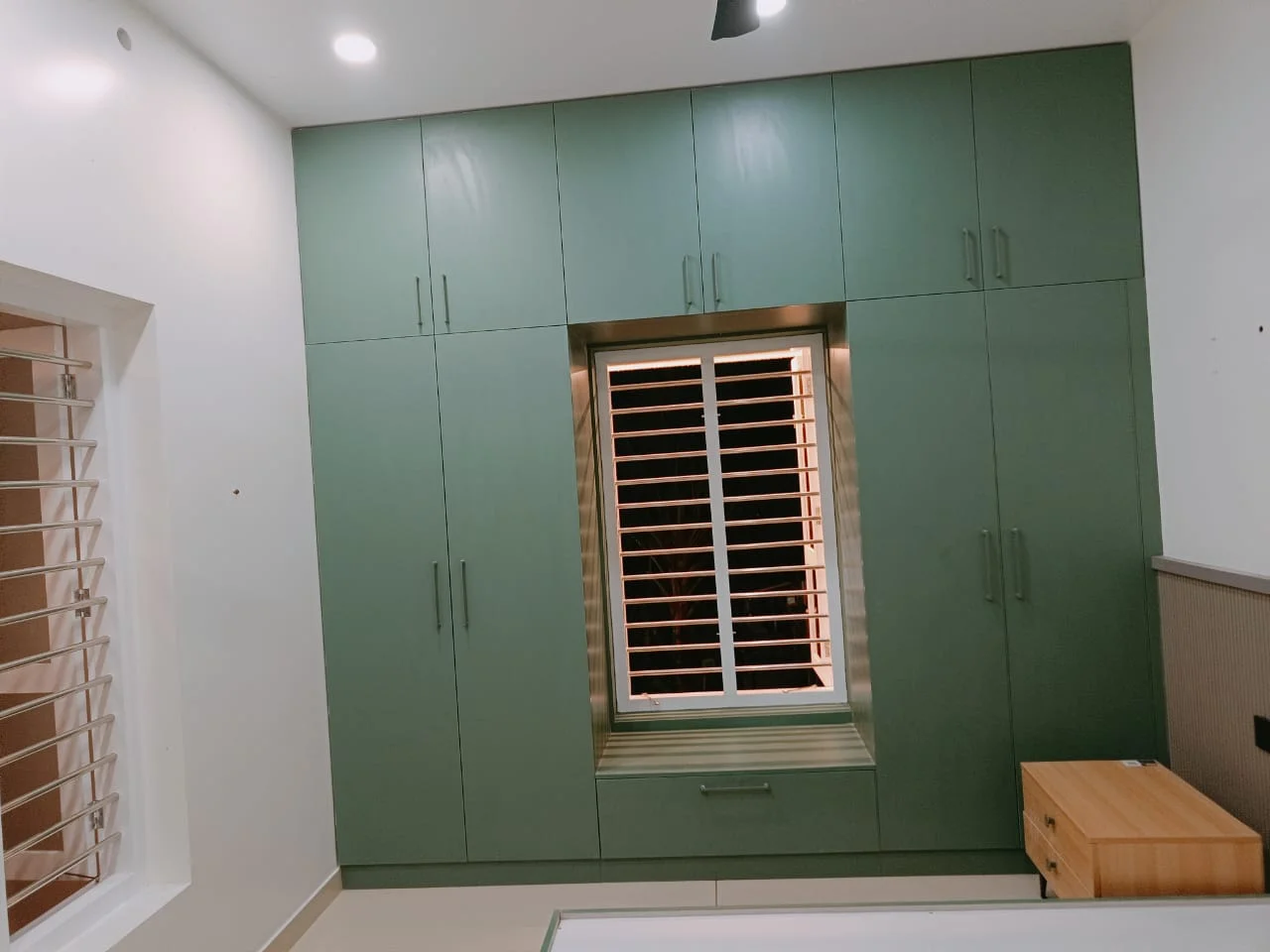 Crockery unit and dining area storage design